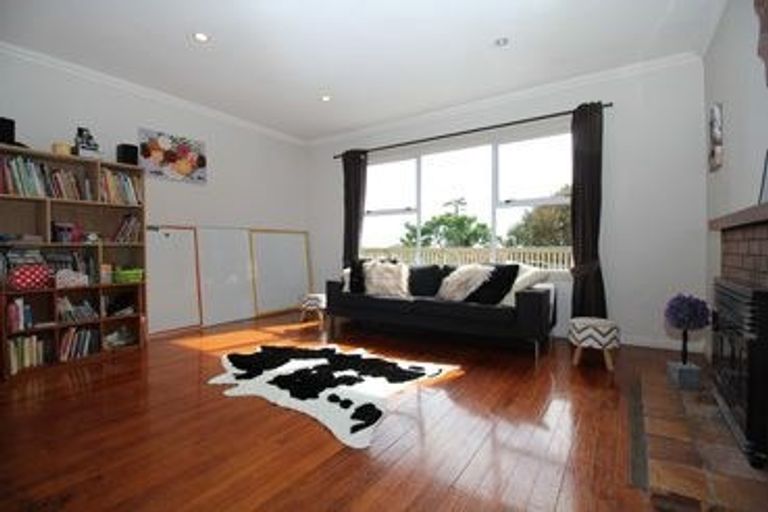 Photo of property in 34 Peverill Crescent, Papatoetoe, Auckland, 2025