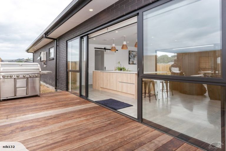 Photo of property in 31 Longreach Drive, Cooks Beach, Whitianga, 3591