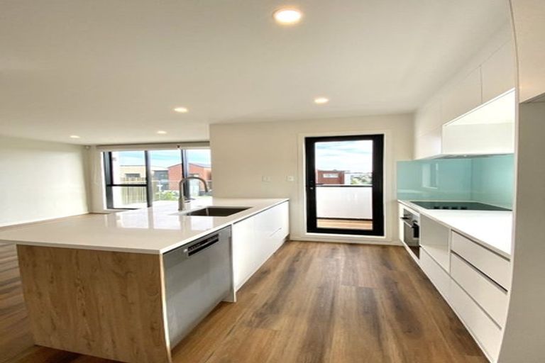 Photo of property in 21 Tahingamanu Road, Hobsonville, Auckland, 0616