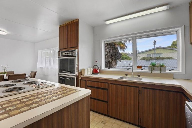 Photo of property in 21 Hall Grove, Ebdentown, Upper Hutt, 5018