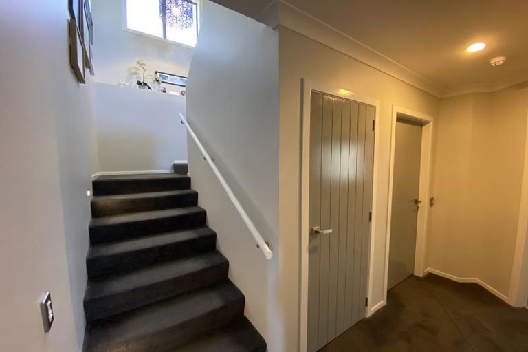 Photo of property in 25 Cresswell Place, Johnsonville, Wellington, 6037