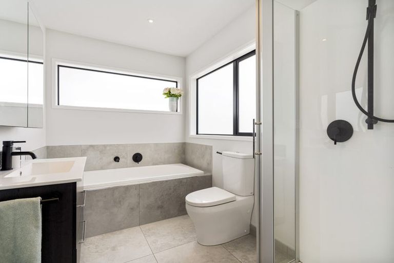 Photo of property in 5 Blatina Drive, Kumeu, 0810