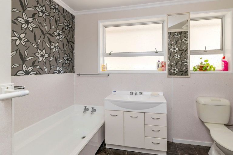 Photo of property in 10 Regal Street, Levin, 5510