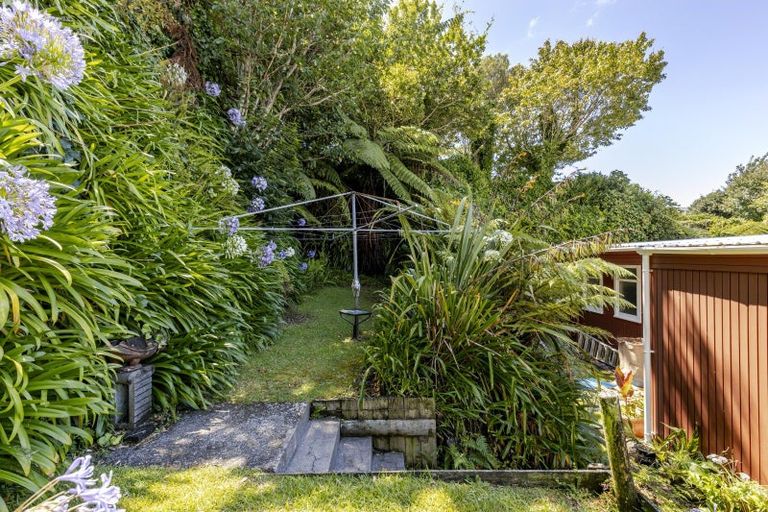Photo of property in 9 Whitby Place, Westown, New Plymouth, 4310