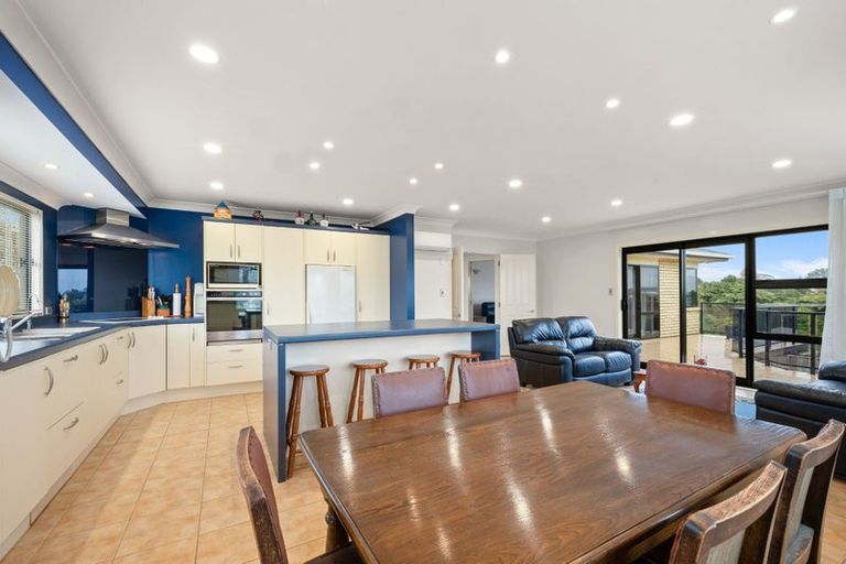 Photo of property in 10 Larsen Place, Merrilands, New Plymouth, 4312