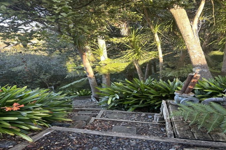 Photo of property in 88 Howard Road, Orere Point, Papakura, 2585