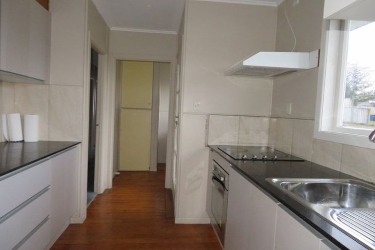 Photo of property in 1/33 Becroft Drive, Forrest Hill, Auckland, 0620