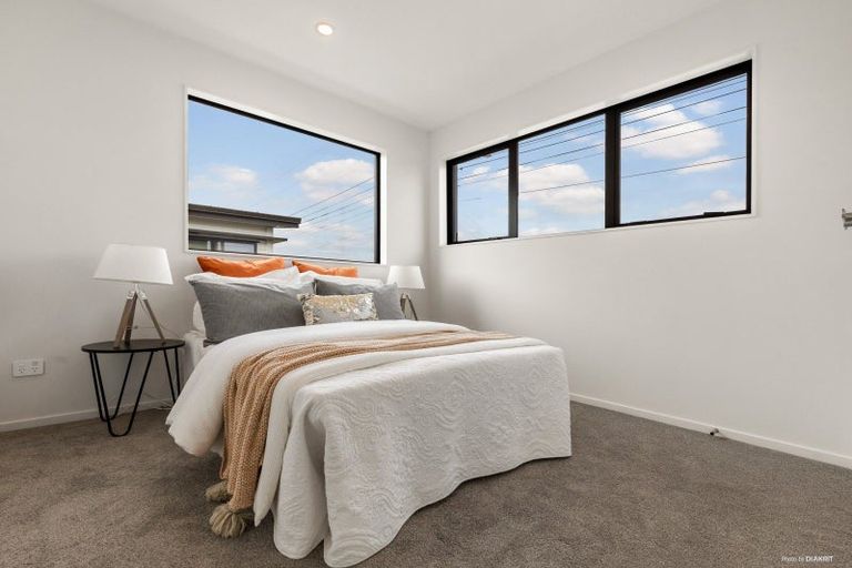 Photo of property in 4/147c Carlisle Road, Northcross, Auckland, 0632