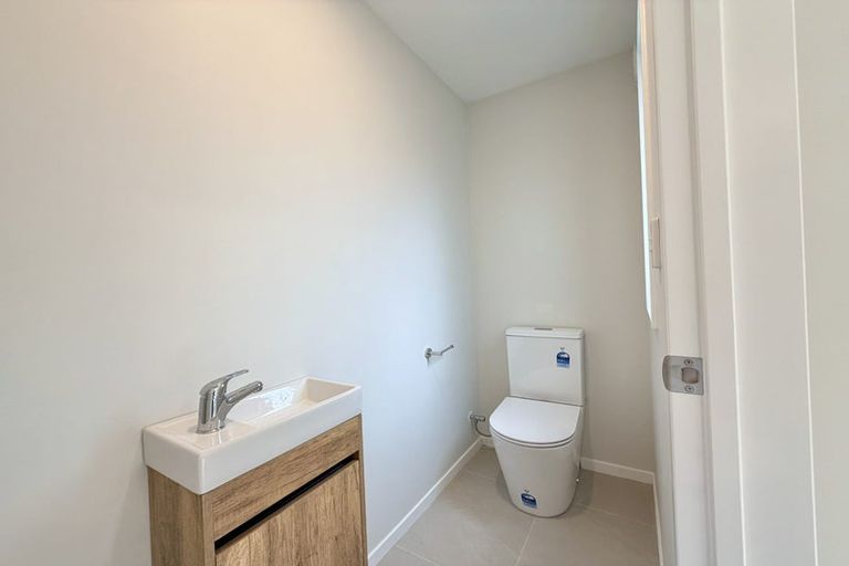 Photo of property in 58b Fitzherbert Avenue, West Harbour, Auckland, 0618