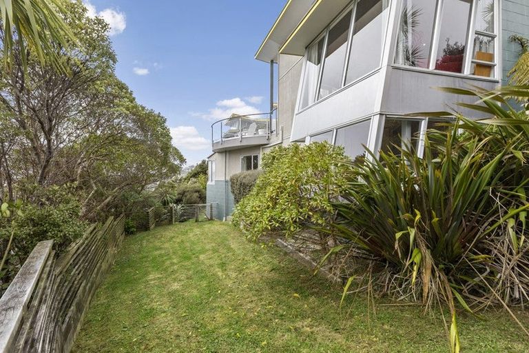 Photo of property in 5 Cavalry Close, Crofton Downs, Wellington, 6035