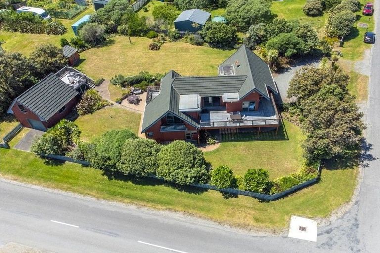 Photo of property in 2 Kitchener Street, Te Horo Beach, Otaki, 5581
