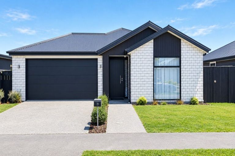 Photo of property in 19 Romney Drive, Belfast, Christchurch, 8051