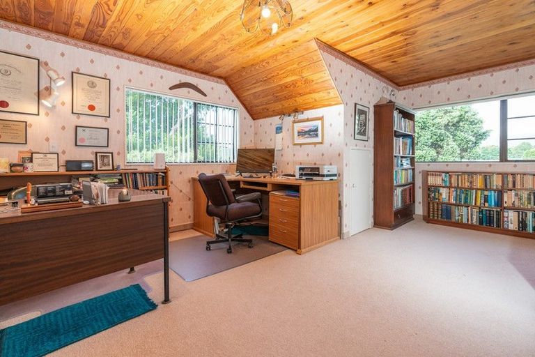 Photo of property in 2 Lavinia Grove, Waikanae Beach, Waikanae, 5036