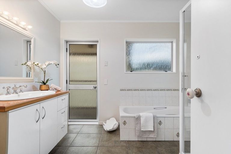 Photo of property in 124 Ohauiti Road, Hairini, Tauranga, 3112