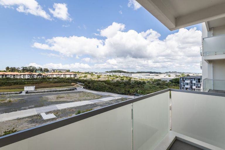 Photo of property in Apollo Apartments, 201/46 Rosedale Road, Rosedale, Auckland, 0632