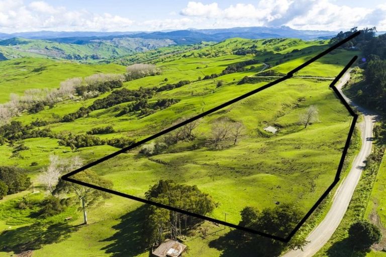 Photo of property in 1875 Kanakanaia Road, Whatatutu, Te Karaka, 4091