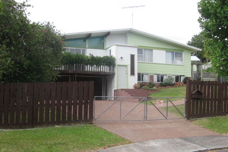 Photo of property in 14 Taynith Place, Glenfield, Auckland, 0629