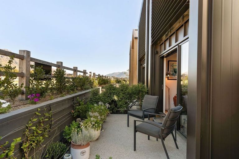 Photo of property in 33 Ryan Loop, Jacks Point, 9371