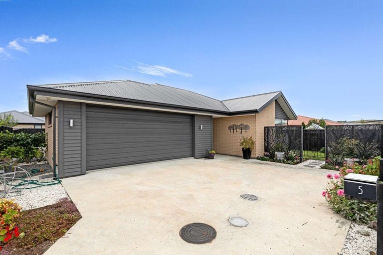 Photo of property in 5 Burke Lane, Amberley, 7410