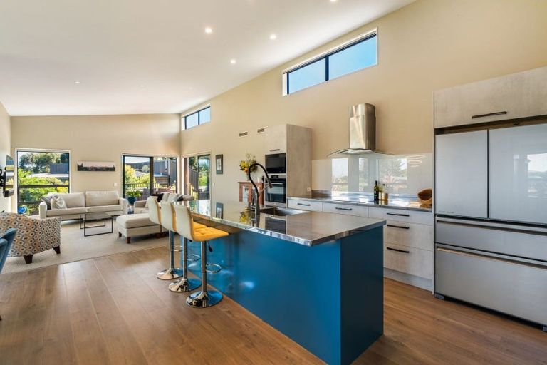 Photo of property in 15 Te Heke Place, Waikanae, 5036