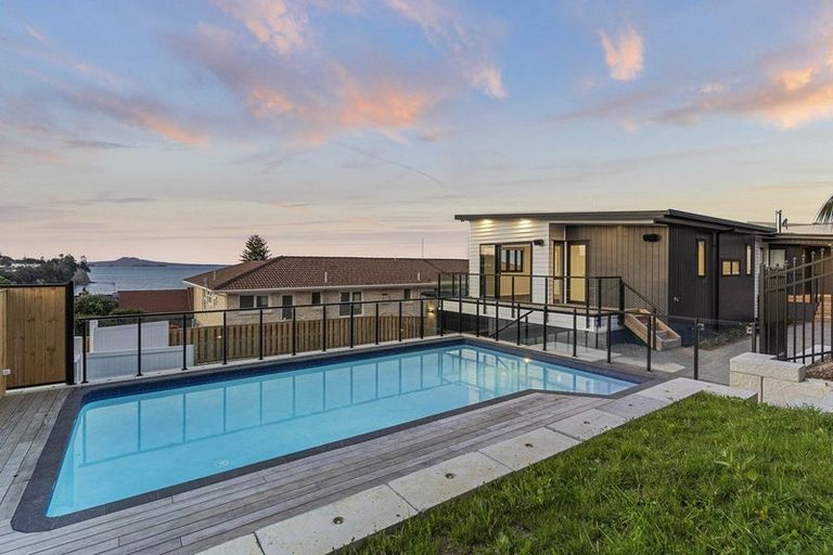 Photo of property in 1 Rangitoto View Road, Cockle Bay, Auckland, 2014