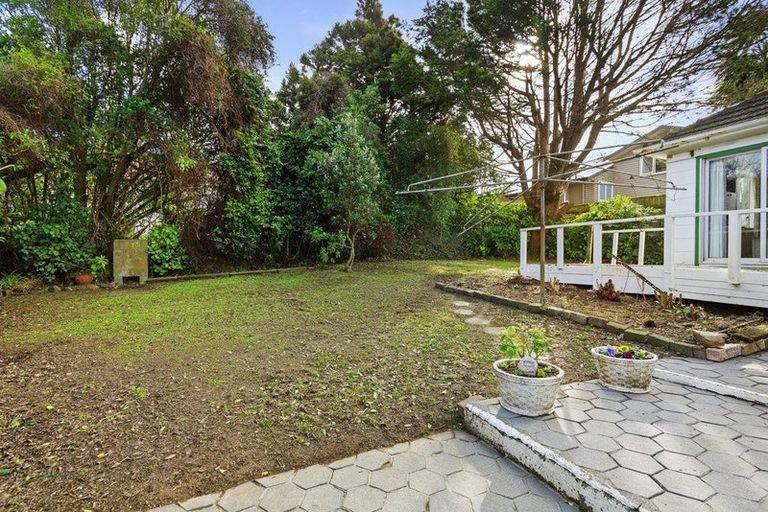Photo of property in 100 Moorefield Road, Johnsonville, Wellington, 6037