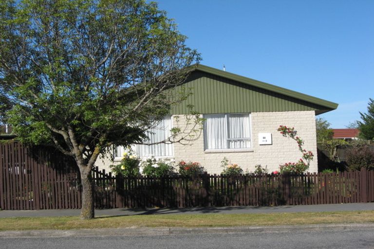 Photo of property in 2/22 Valecrest Avenue, Parklands, Christchurch, 8083