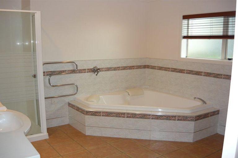 Photo of property in 27a St Annes Crescent, Wattle Downs, Auckland, 2103