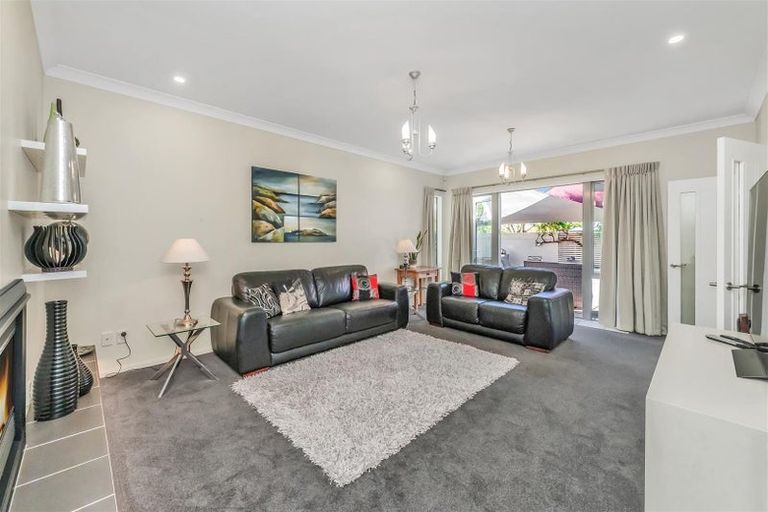 Photo of property in 49 Coolspring Way, Redwood, Christchurch, 8051