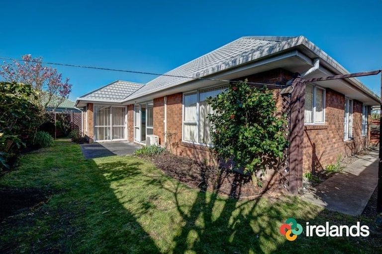 Photo of property in 2/4 Mull Place, Broomfield, Christchurch, 8042