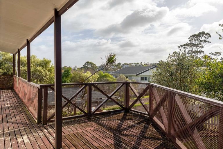 Photo of property in 2/23 Flaunty Place, West Harbour, Auckland, 0618