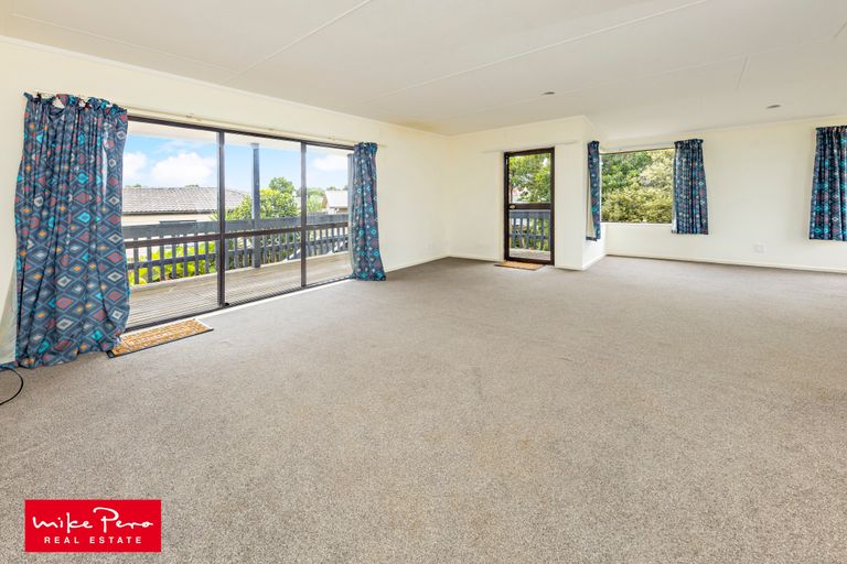 Photo of property in 20 Dungarvon Place, Clendon Park, Auckland, 2103