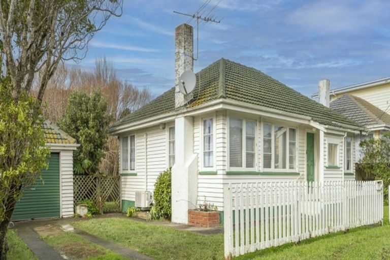 Photo of property in 22 Findlay Street, Tawa, Wellington, 5028