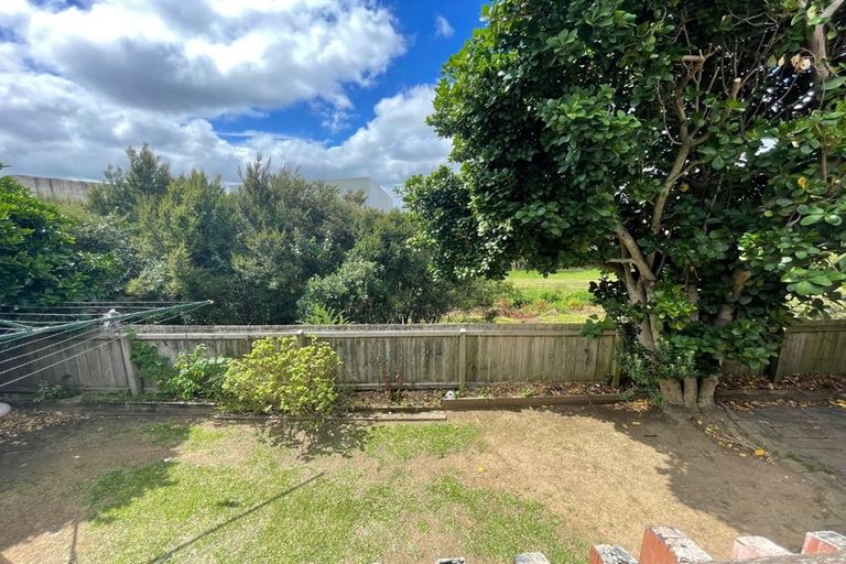 Photo of property in 1/11 Eulogy Place, Randwick Park, Auckland, 2105