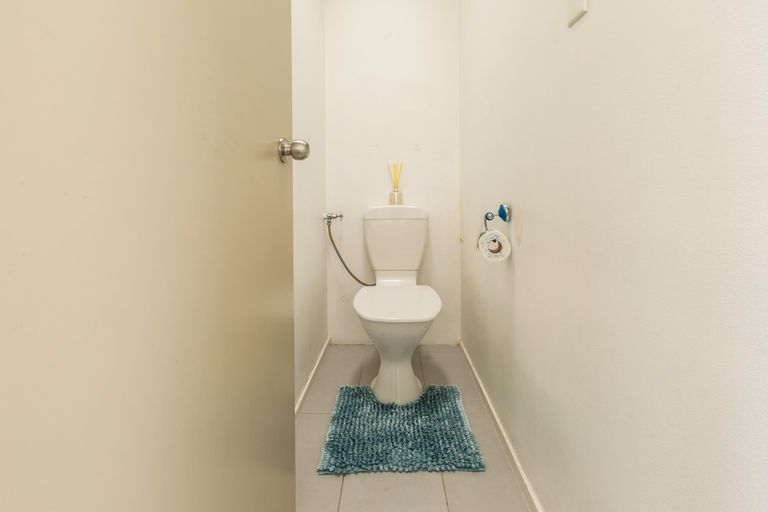 Photo of property in 2/200 Chivalry Road, Glenfield, Auckland, 0629