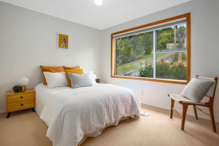 Photo of property in 15 Tainui Terrace, Tawa, Wellington, 5028