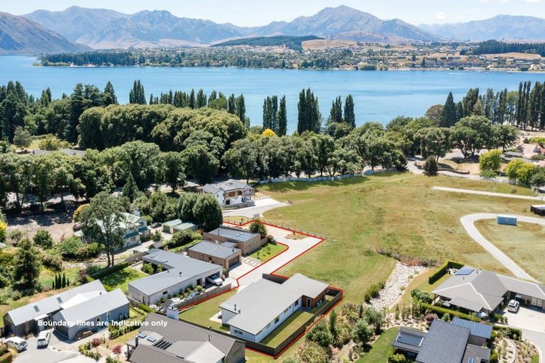 Photo of property in 7 Macandrew Lane, Wanaka, 9305