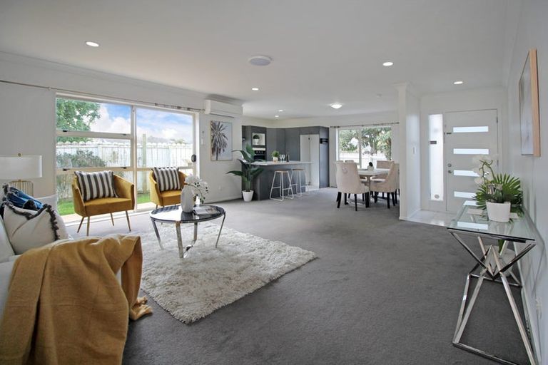 Photo of property in 1/171 Botany Road, Botany Downs, Auckland, 2010