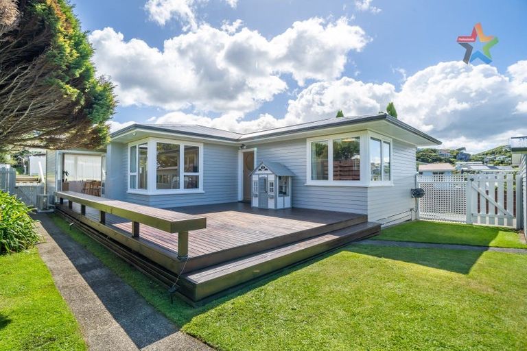 Photo of property in 8 Cherry Blossom Grove, Maungaraki, Lower Hutt, 5010