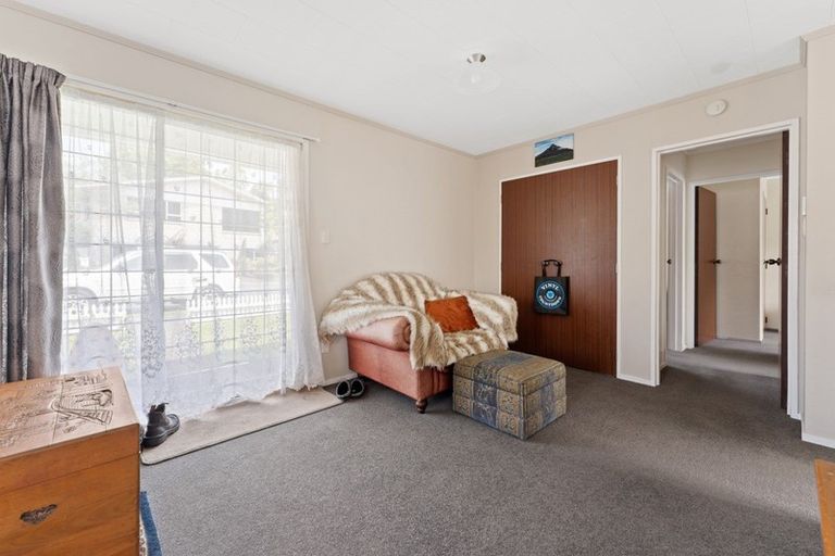 Photo of property in 6 Waterloo Place, Westown, New Plymouth, 4310