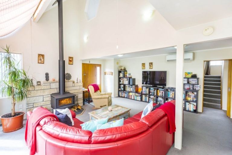 Photo of property in 2/464 Stokes Valley Road, Stokes Valley, Lower Hutt, 5019