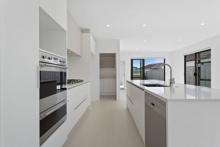 Photo of property in 77 Pepene Avenue, Takanini, Auckland, 2112