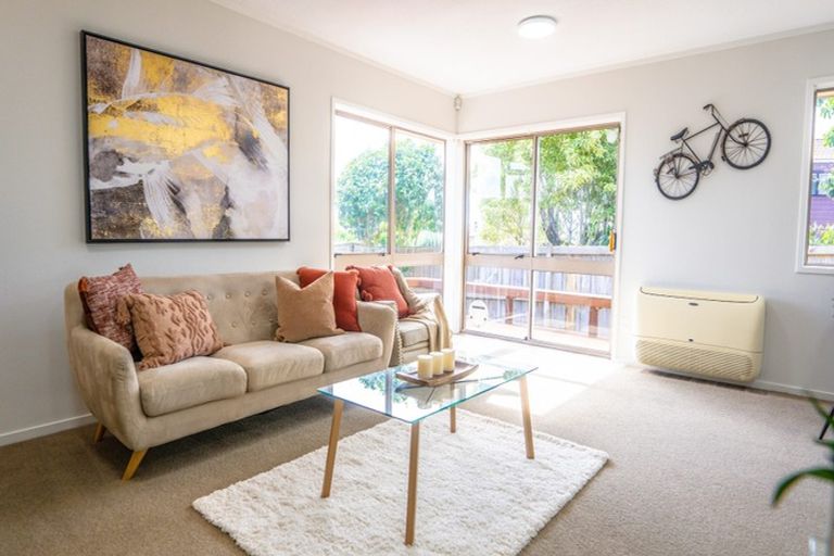 Photo of property in 1/16 Fieldstone Court, Northpark, Auckland, 2013