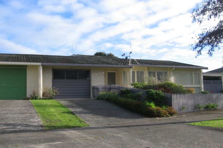 Property details for 6 Pinedale Parade, Milson, Palmerston North, 4414