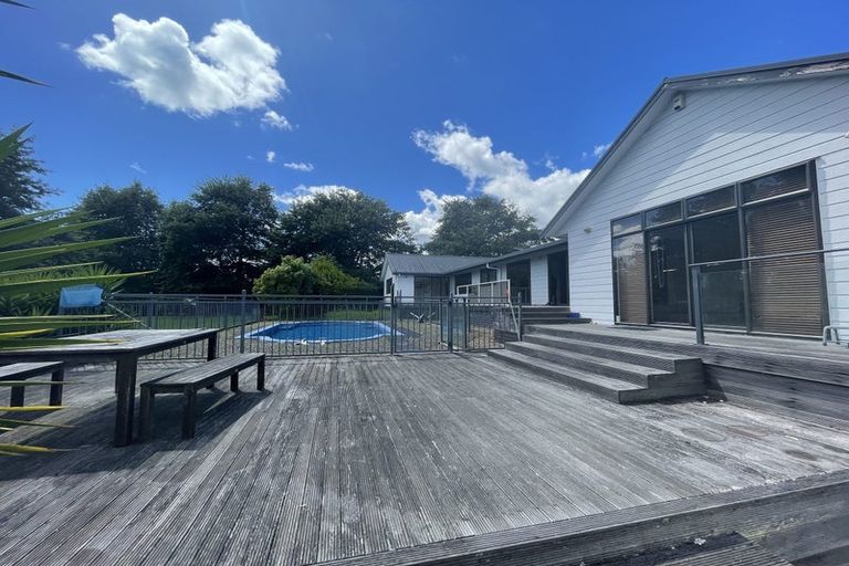 Photo of property in 37 Pitt Road, Runciman, Drury, 2578