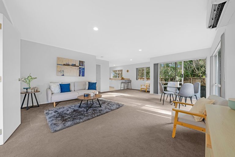 Photo of property in 2/105 Carnoustie Drive, Wattle Downs, Auckland, 2103