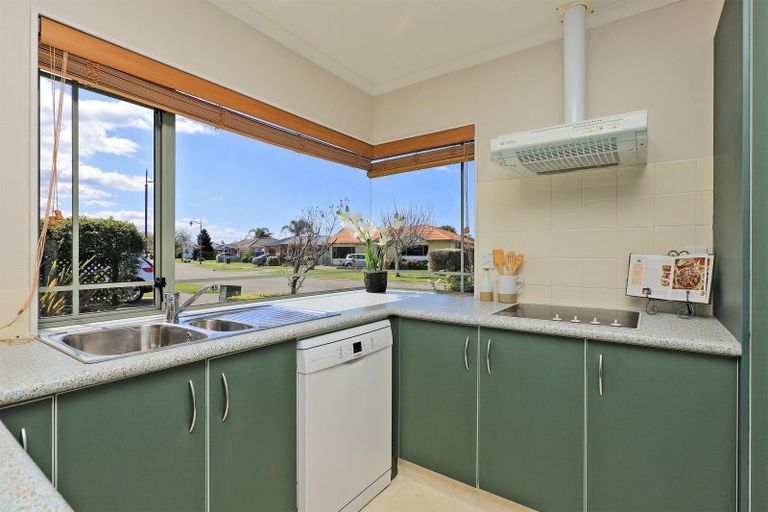 Photo of property in 2 Addington Place, Taradale, Napier, 4112
