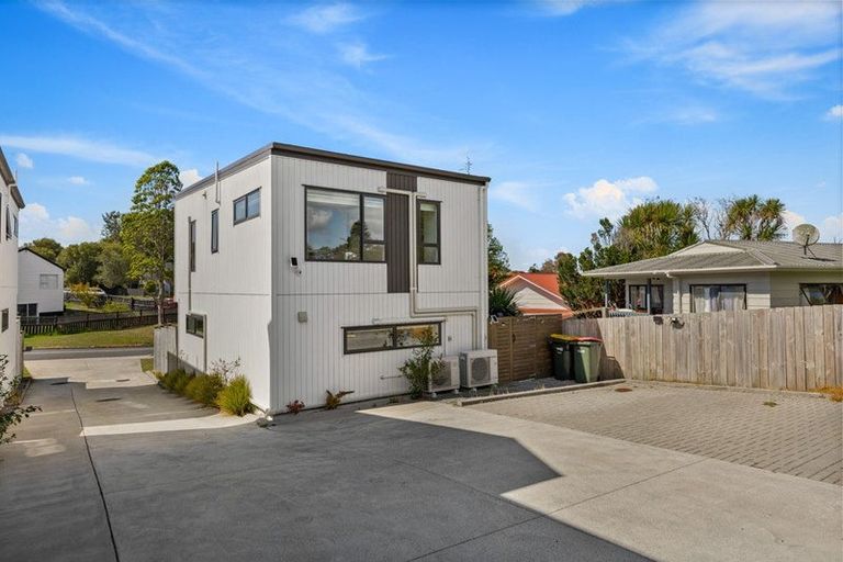 Photo of property in 4a Trengove Place, West Harbour, Auckland, 0618