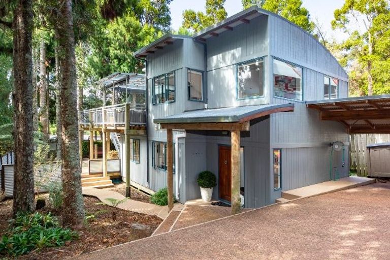 Photo of property in 220 Woodlands Park Road, Titirangi, Auckland, 0604