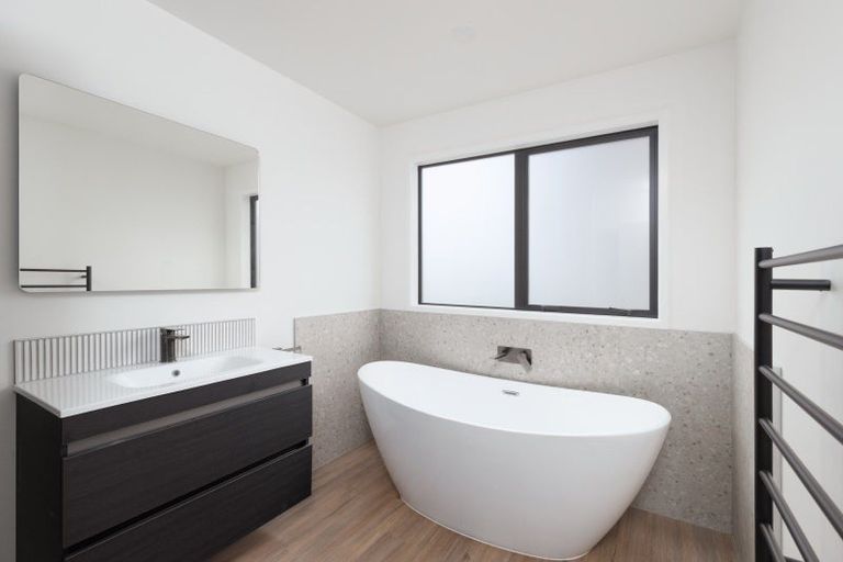 Photo of property in 2 Marsden Place, Hurworth, New Plymouth, 4310